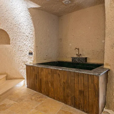 Ages In Cappadocia أُتْشيسار