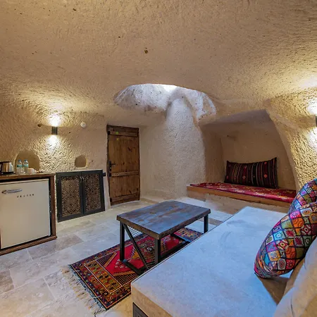 Ages In Cappadocia * أُتْشيسار